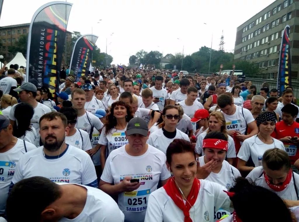 中俄兴凯湖马拉松之夜篮球视频,中俄友谊之桥