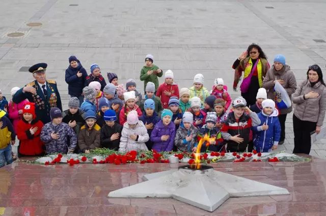 中俄兴凯湖马拉松之夜篮球视频,中俄友谊之桥