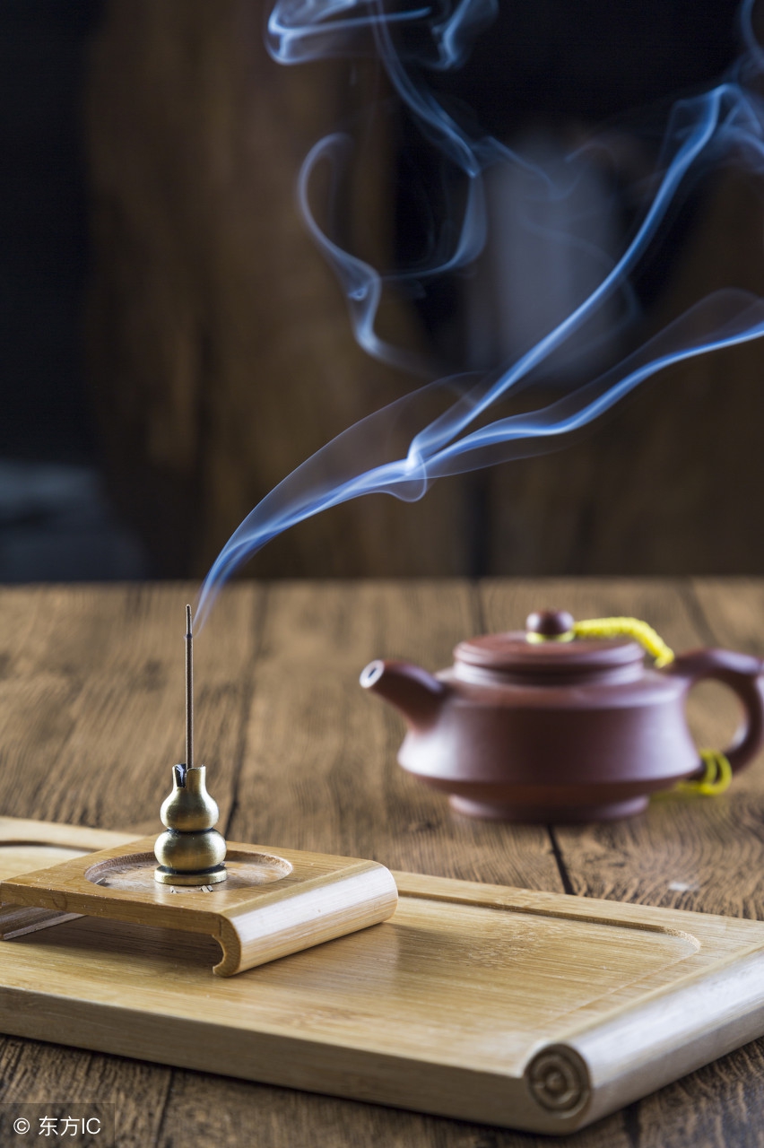 上香正确叩拜姿势视频,进寺庙拜佛怎样叩拜是正确的