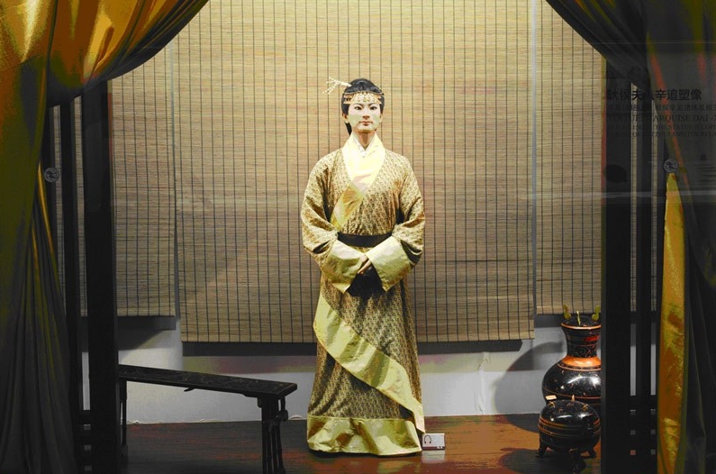 马王堆千年女尸考古挖掘,马王堆千年女尸复原图
