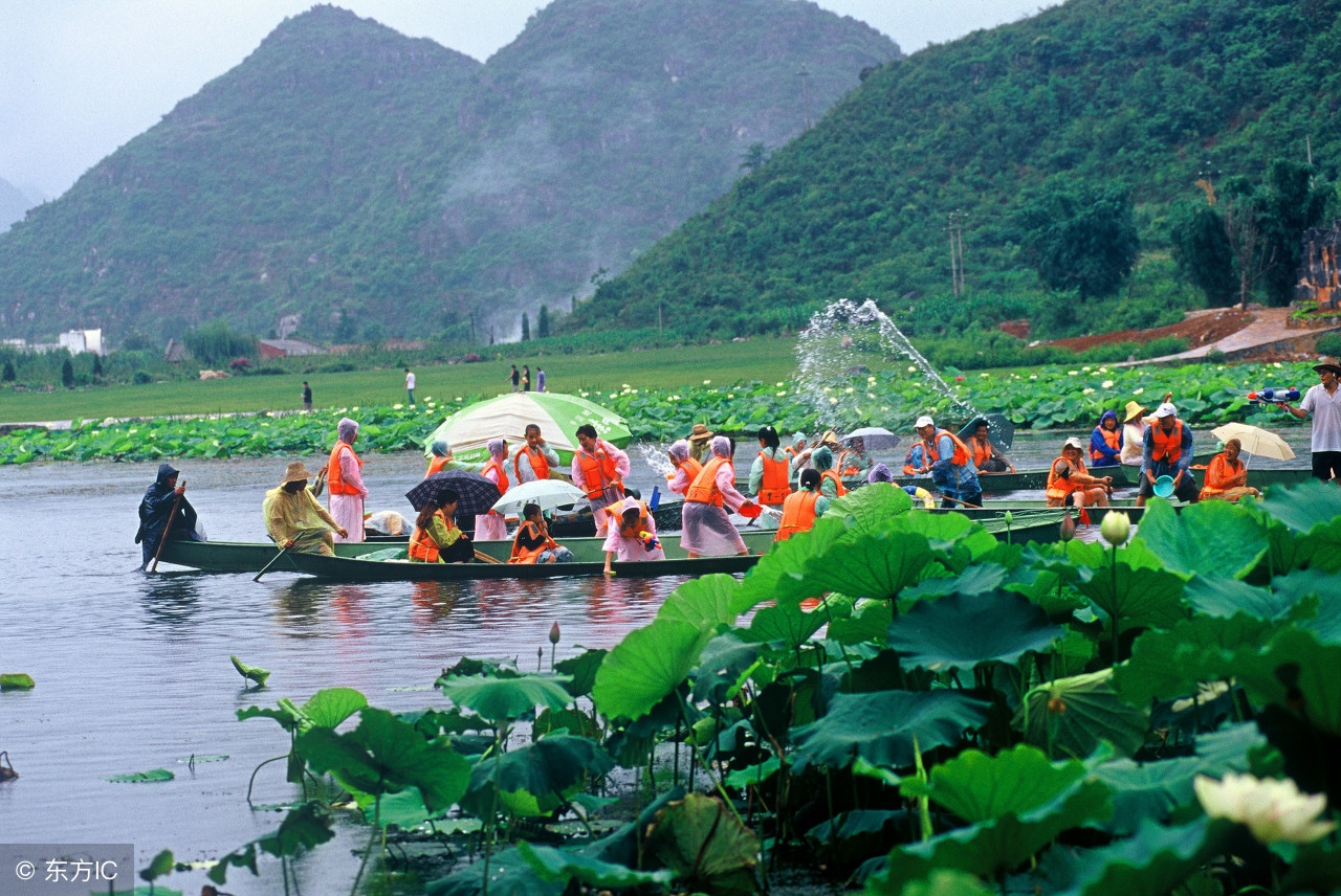 简单粗暴！坐趟动车、打场水战、住上一晚，普者黑这么玩就够了