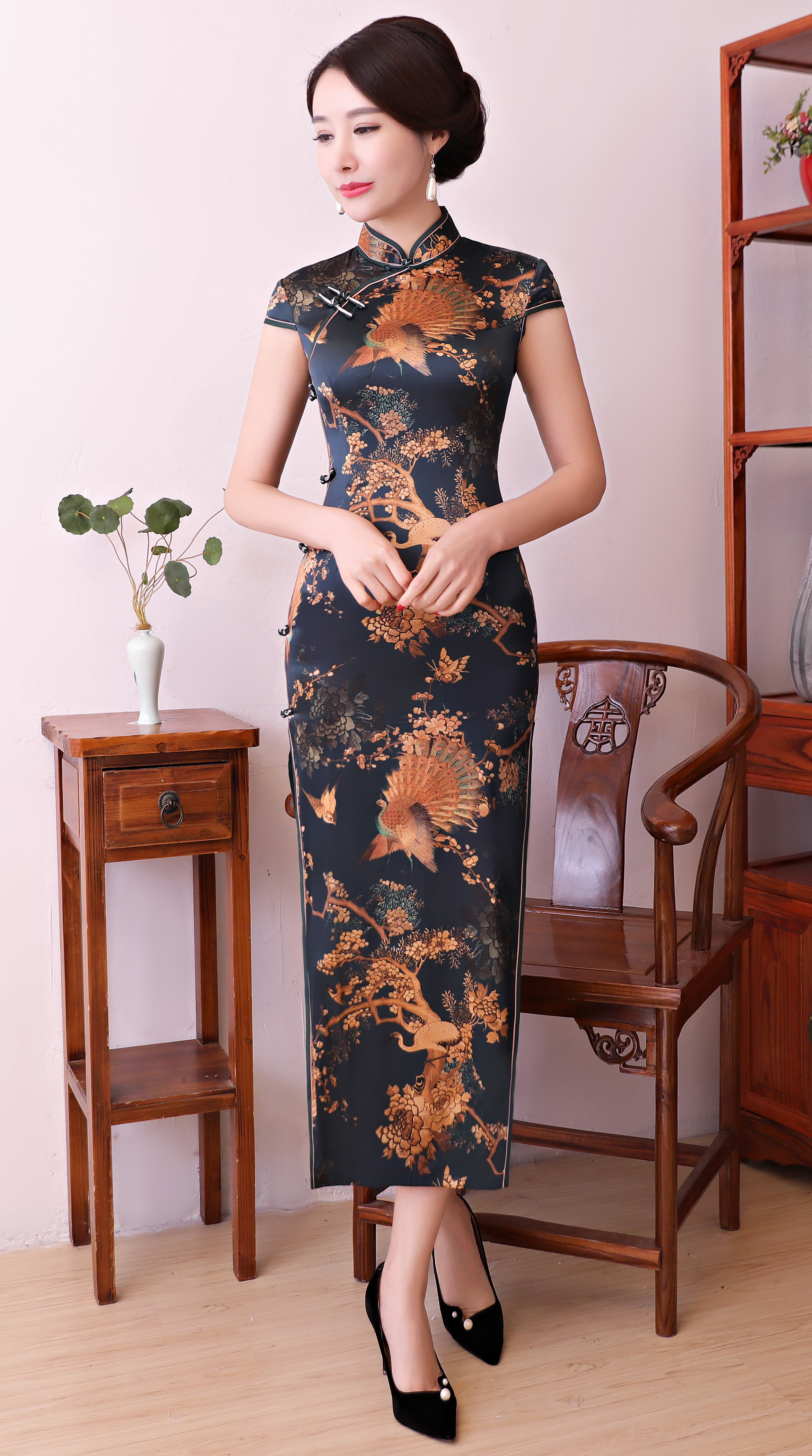 女人穿上旗袍感觉特别美的句子,美女穿上旗袍真的很有品位