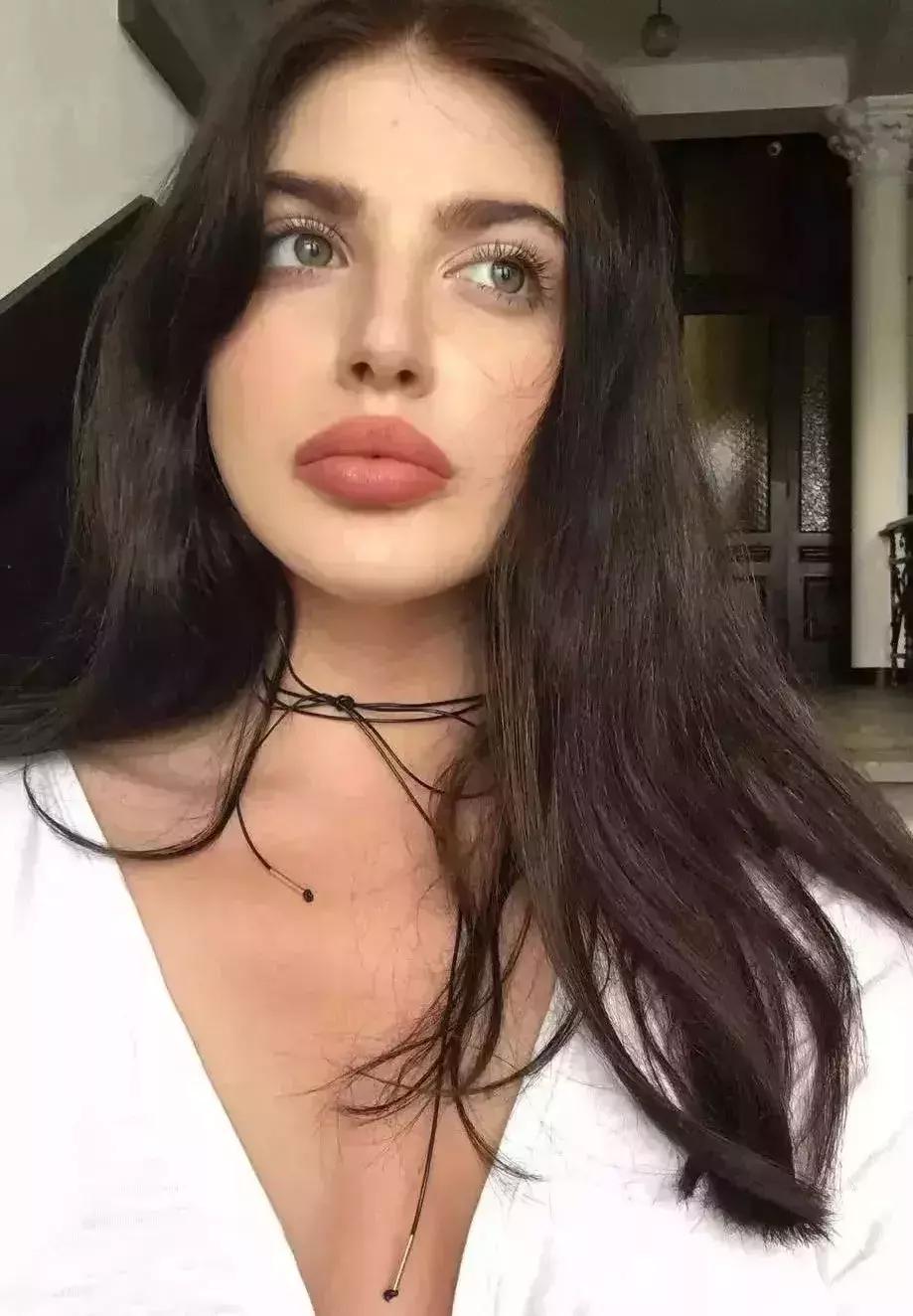 自从找到大胸的高级穿衣技巧，闺蜜再也不嫌弃我穿的像“大婶”了