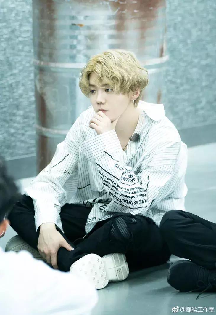 杨幂刘雯秋冬潮品,杨幂刘雯都为超长大衣着迷