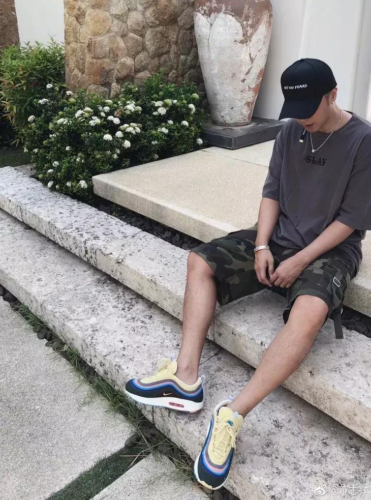 杨幂刘雯秋冬潮品,杨幂刘雯都为超长大衣着迷