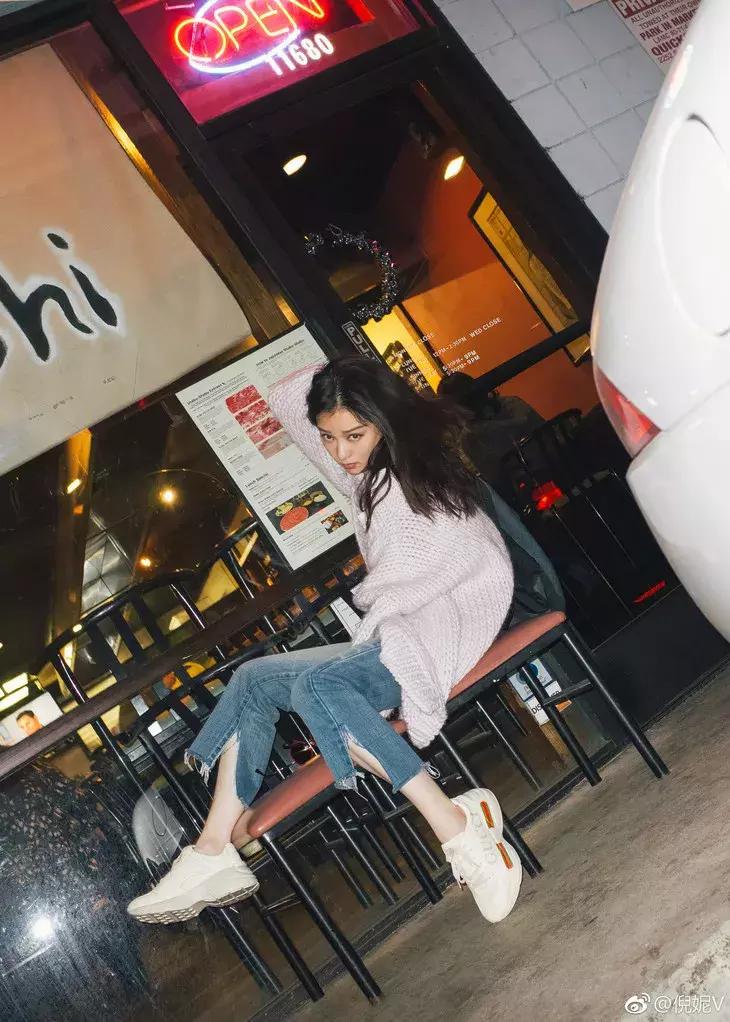 杨幂刘雯秋冬潮品,杨幂刘雯都为超长大衣着迷