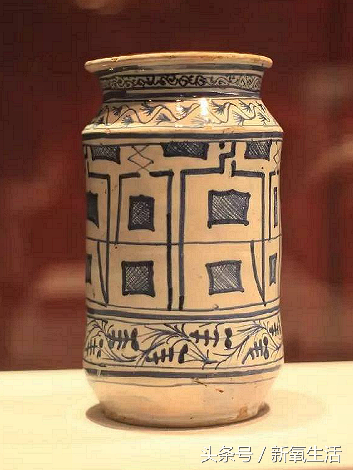 中有景德镇，西有马约里卡陶