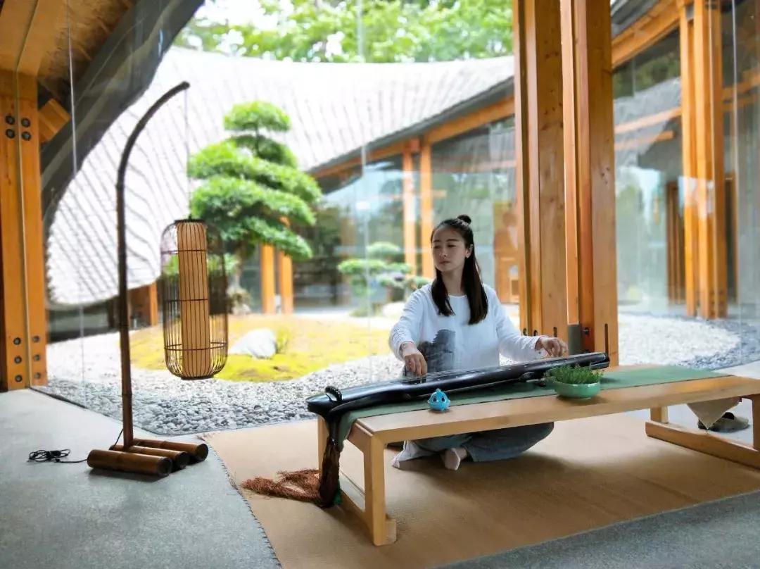 我去了成都向西50里的桃源村,朋友问我是不是去了日本?