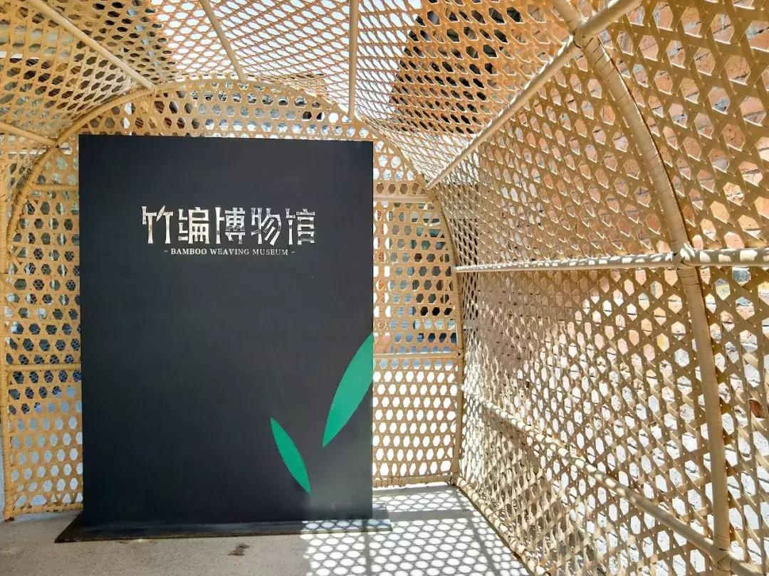 我去了成都向西50里的桃源村,朋友问我是不是去了日本?