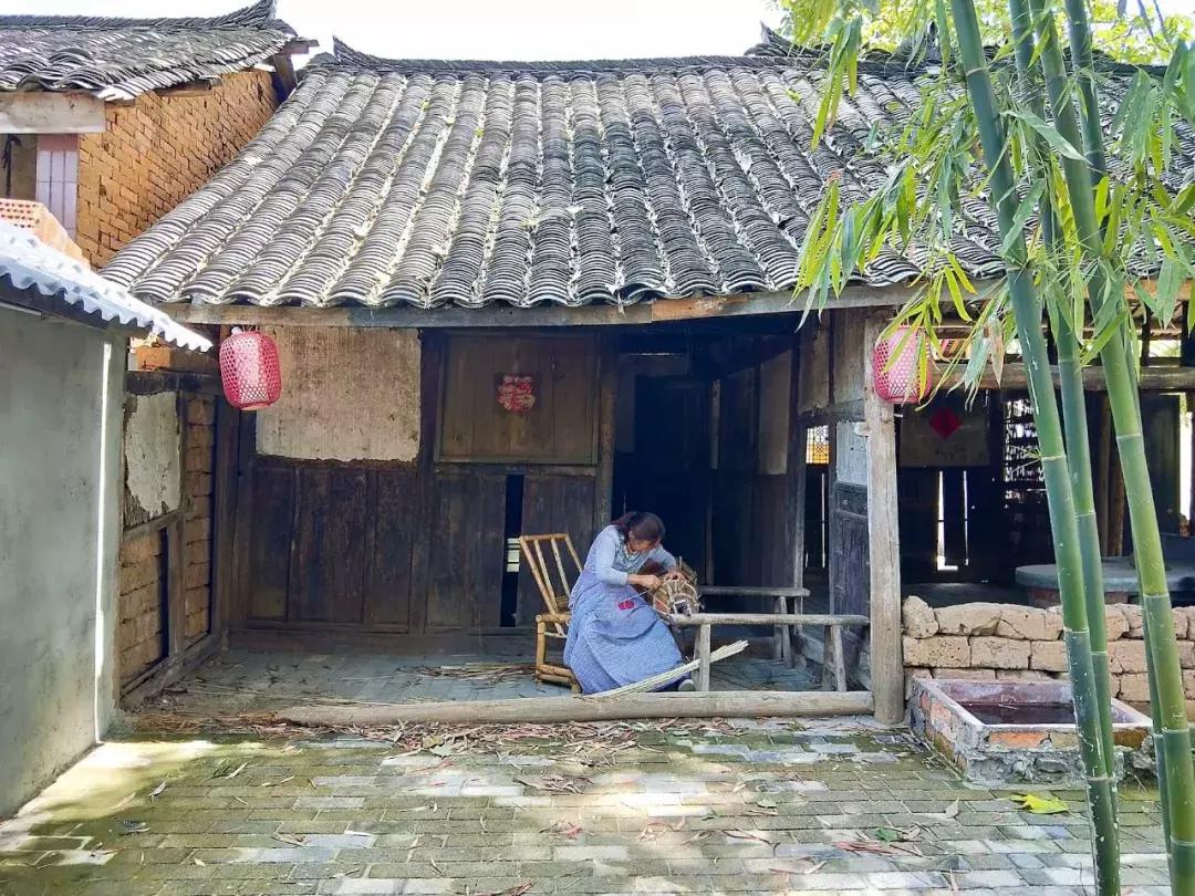 我去了成都向西50里的桃源村,朋友问我是不是去了日本?