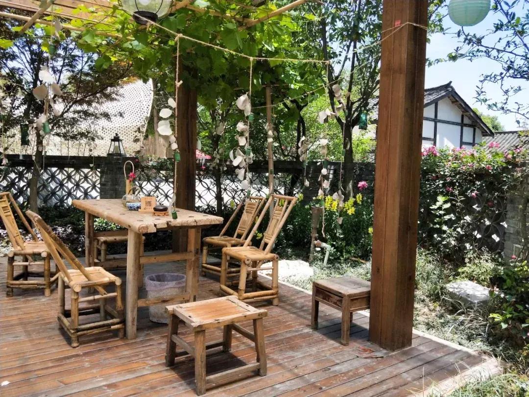 我去了成都向西50里的桃源村,朋友问我是不是去了日本?