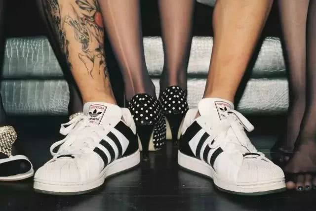 千百小白鞋,千千万万的小白鞋