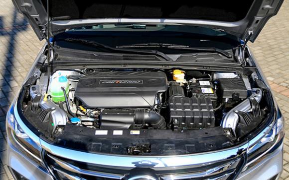 传祺ga4和吉利帝豪哪个好,广汽传祺ga4和gs4哪个性价比高