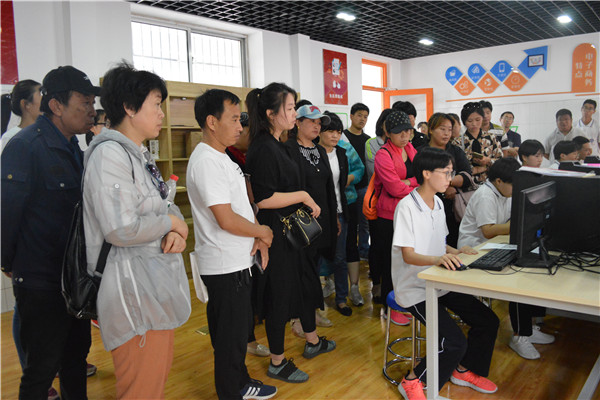 技能活动月‖历城职专电商专业企业、家长进校园