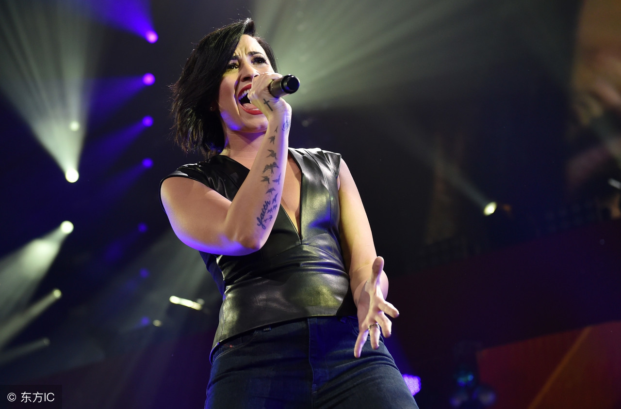 微信朋友圈分享歌曲显示2人在听,朋友圈分享歌曲有人听是什么感受