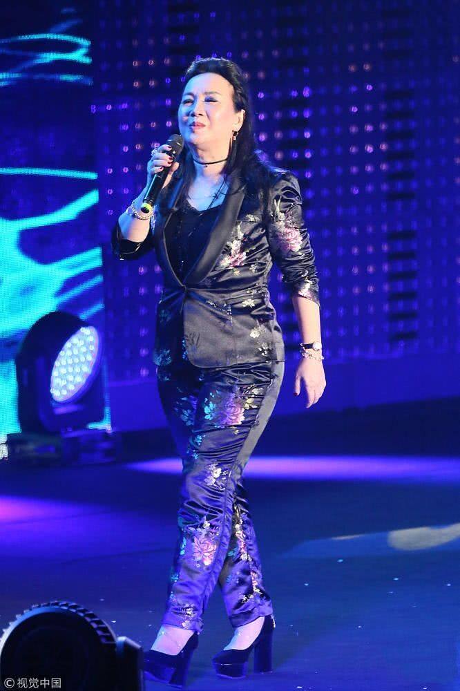 唱酒干倘卖无的女歌手们有哪些,酒干倘卖无在哪个盛典晚会上唱了