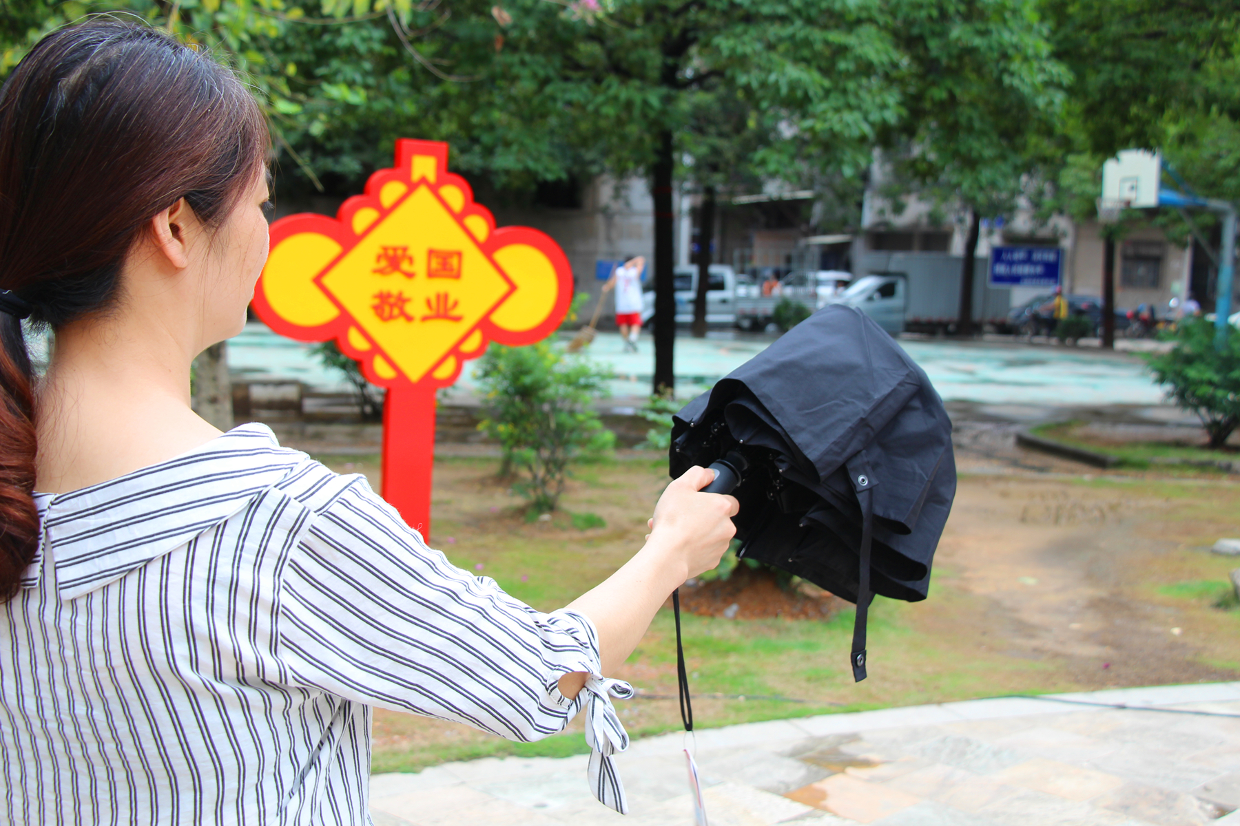米家雨伞全自动折叠,折叠雨伞抗风测评