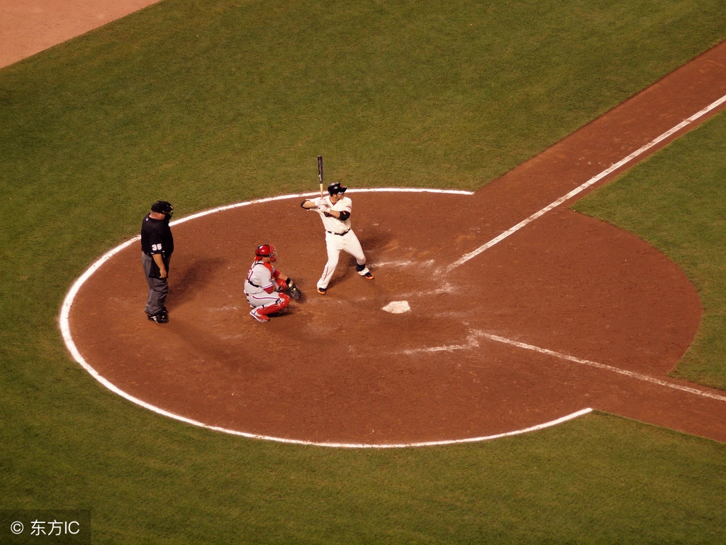 为什么足球运动员都在场上吐唾沫,为什么足球员可以在场地上吐口水