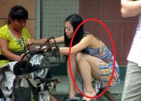 搞笑gif：公司搞活动，集体换裤袜比赛妹子们看起来不是很高兴啊