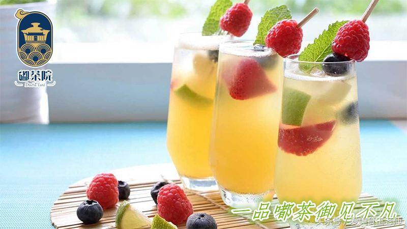 村里挂满树枝的果子，在城里做成饮品卖18元