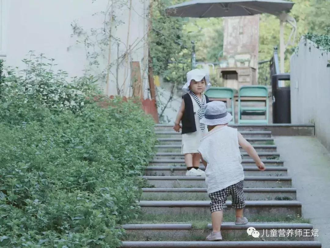 宝宝不爱吃饭体重减轻怎么回事,不爱吃饭宝宝做什么运动