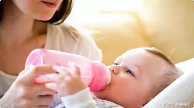 6个月宝宝,宝妈母乳时闻到一股怪味,宝妈们快看看自己的孩子吧