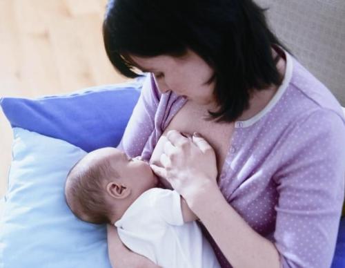 怎么可以让宝宝适应母乳,宝宝抗拒吃奶怎么办