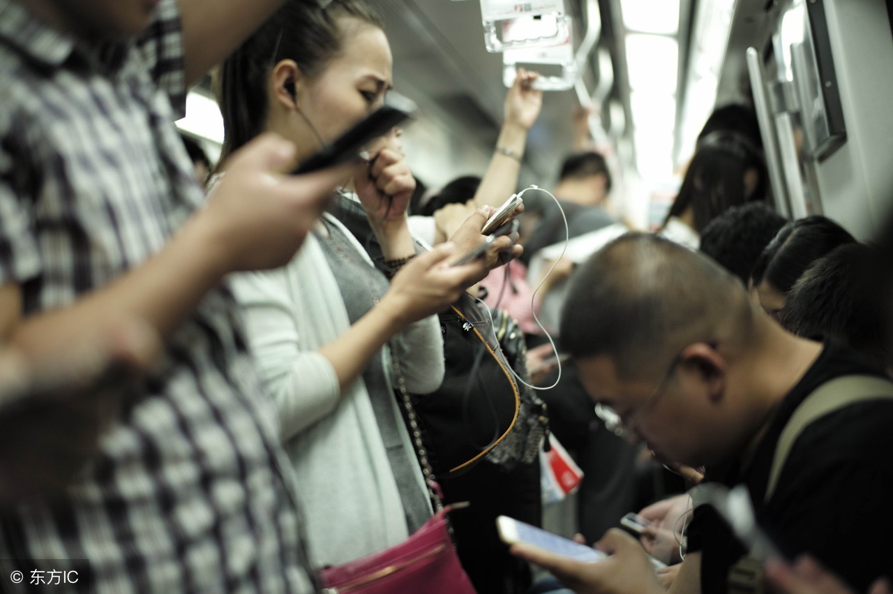 眼睛偶尔干涩用啥眼药水,眼睛经常模糊用什么眼药水