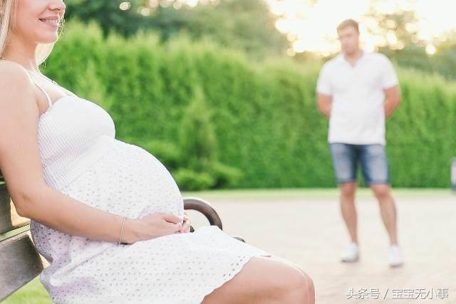 为何胎儿喜欢在晚上“踢”妈妈?可能是孕妇没做好这件事