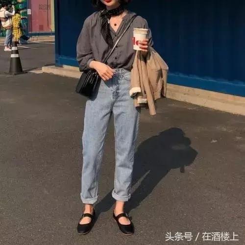 韩国女生牛仔裤穿搭,韩国紧身低腰牛仔裤的搭配