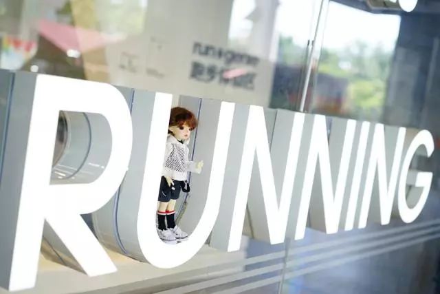 想和昕小薇一样成为专业时尚编辑么？昕小薇“三部曲”时尚编辑入门课来啦！