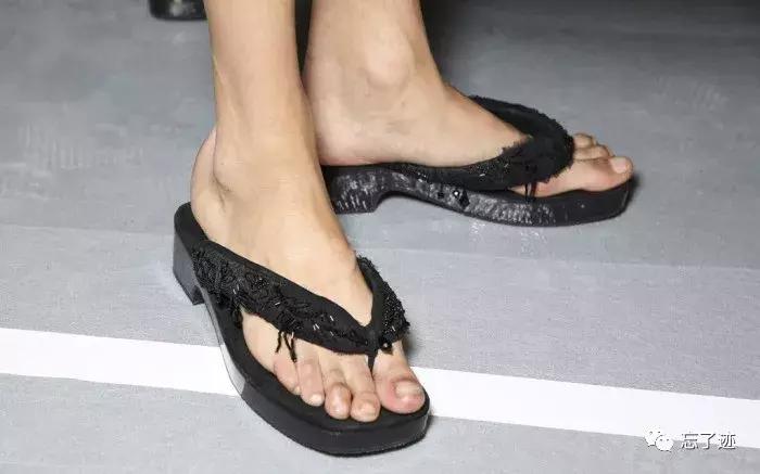 为什么凉鞋特别丑,为什么说凉鞋丑