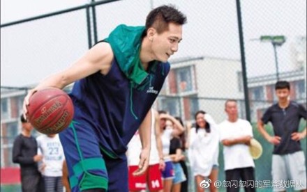 国足有望？诺一参加少儿足球比赛黝黑帅气刘烨原是篮球高手