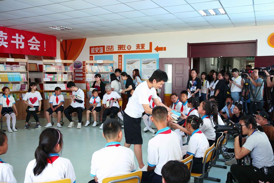 奔跑吧兄弟助力乡村小学,奔跑吧兄弟体育社新成员