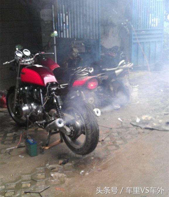 摩托车发动时冒黑烟怎么回事,摩托车冒白烟后打不着火