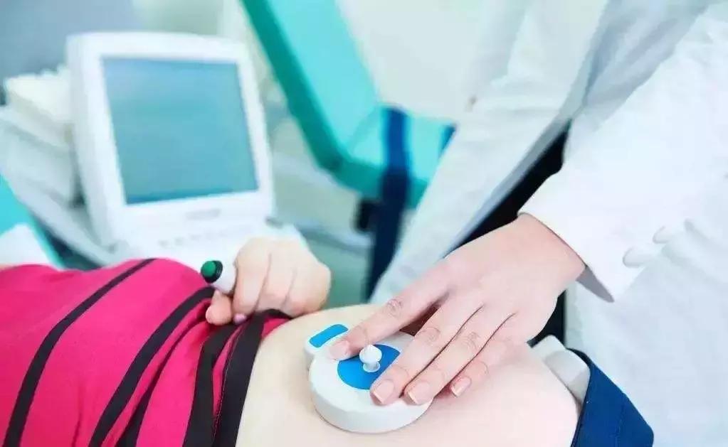 怀孕六个月了突然出血血管破裂,怀孕6个多月突然流产什么原因