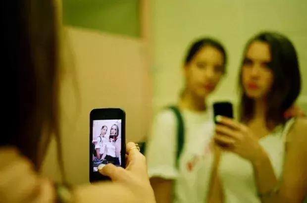 拍腿、拍bra、拍裸照,一个放飞自我的女孩