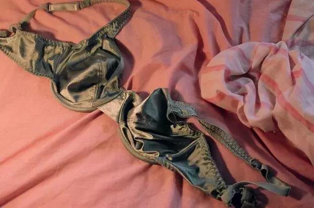 拍腿、拍bra、拍裸照,一个放飞自我的女孩