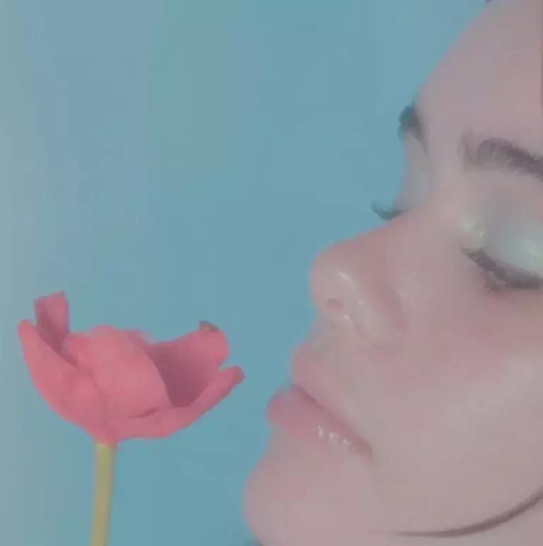 拍腿、拍bra、拍裸照,一个放飞自我的女孩