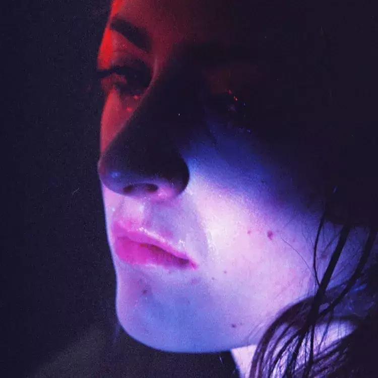 拍腿、拍bra、拍裸照,一个放飞自我的女孩