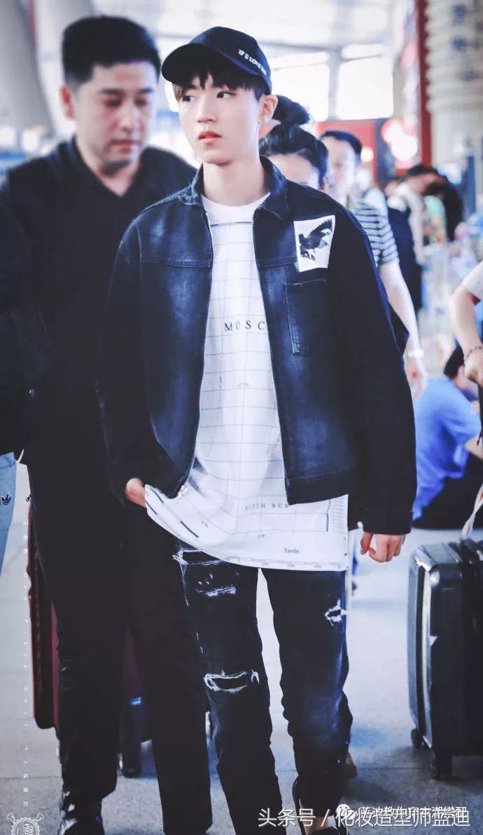 王俊凯一身棒球服,王俊凯机场穿运动套装