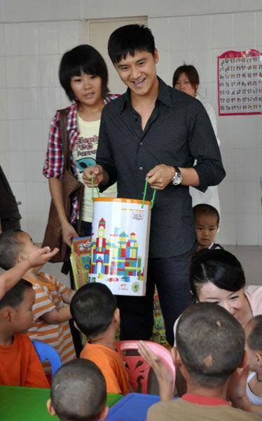 baby与鹿晗,baby踢球