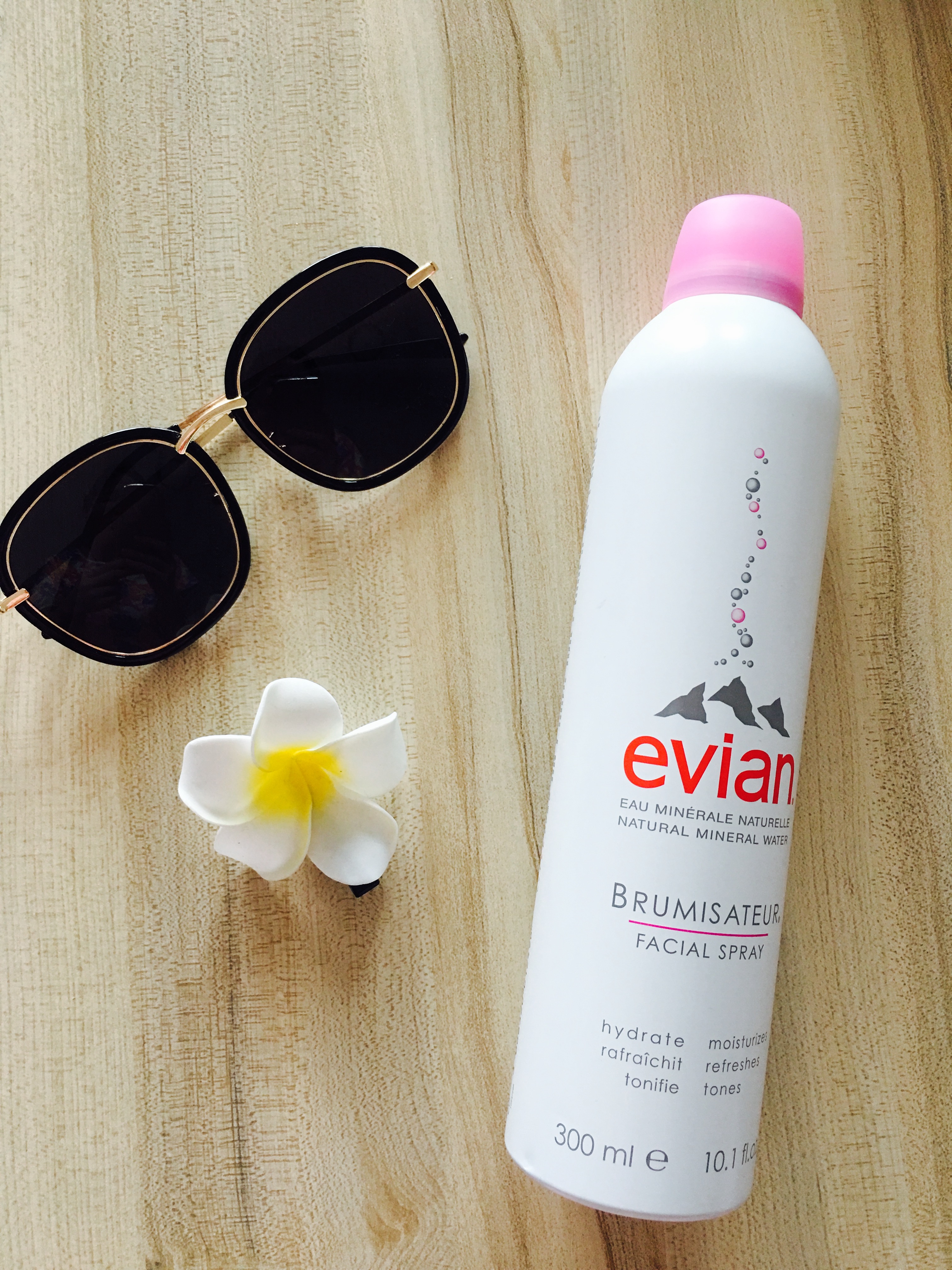 日本化妆水保湿精华三合一,黄豆粒状的护肤品