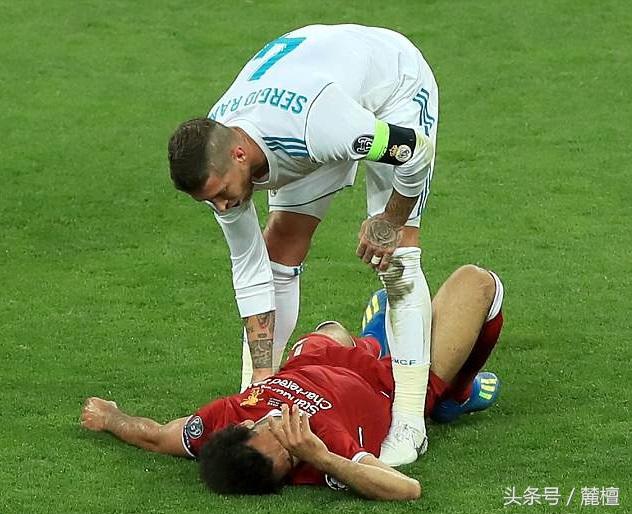 萨拉赫受伤球迷打抱不平,利物浦名宿谈萨拉赫受伤