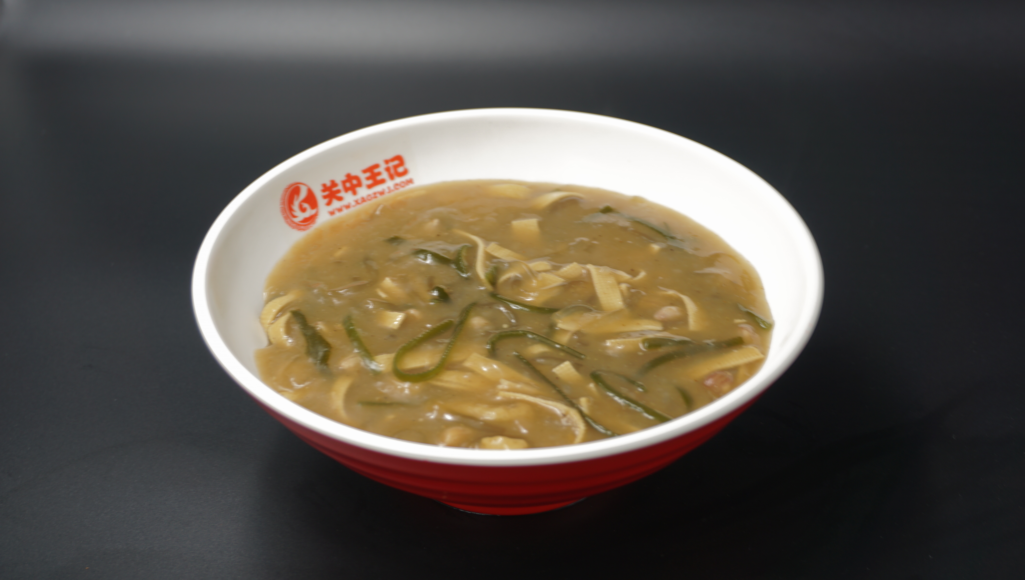 早上一碗胡辣汤加一个油饼,早晨一碗胡辣汤的功效