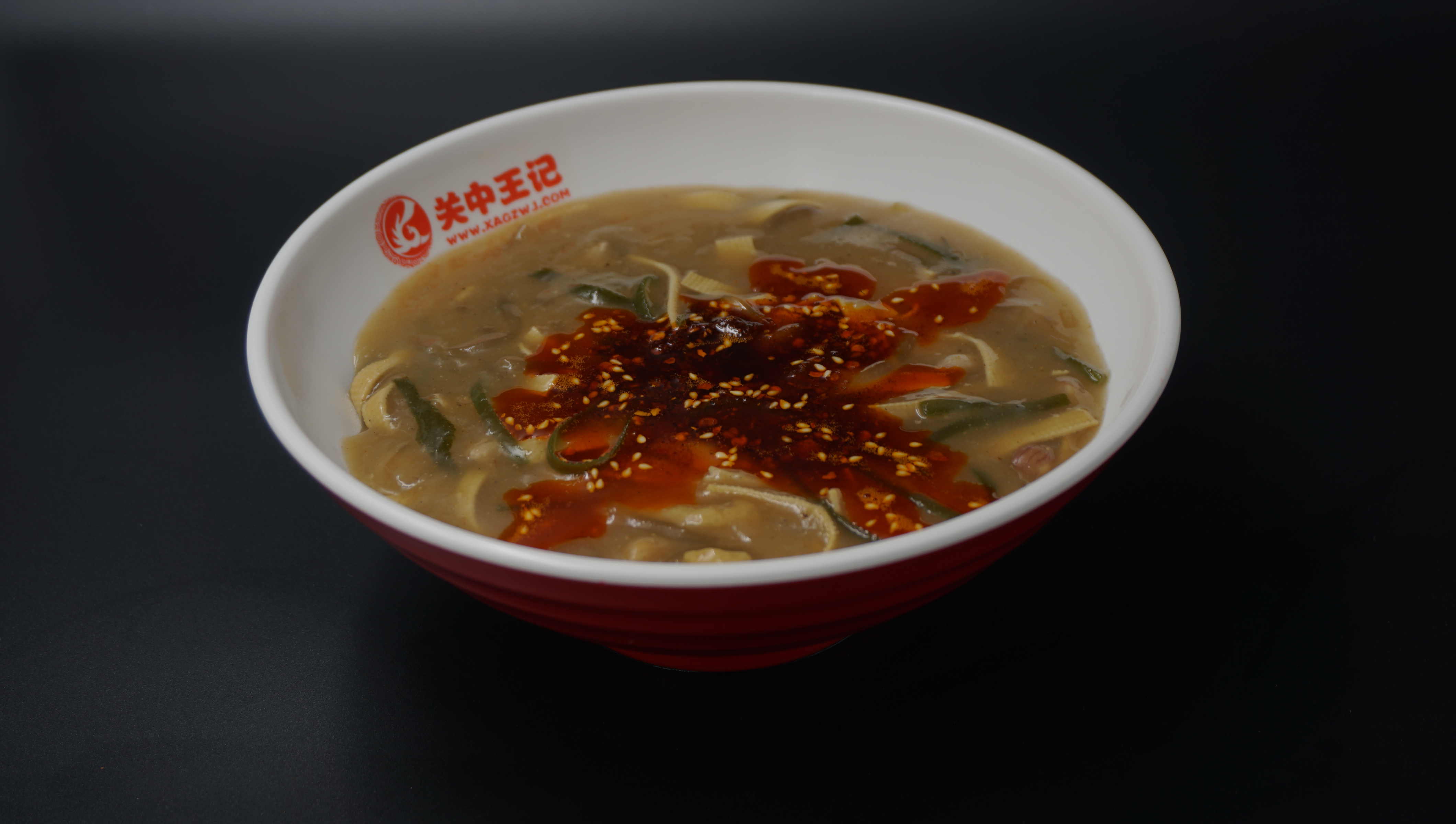 早上一碗胡辣汤加一个油饼,早晨一碗胡辣汤的功效