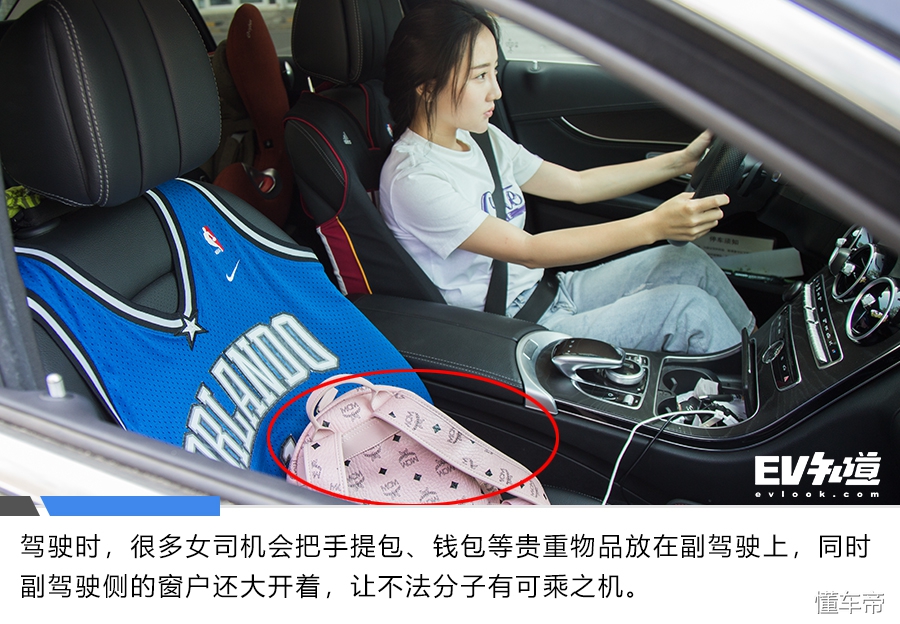 女司机被绑架后报警自救,女司机被绑架路人自救