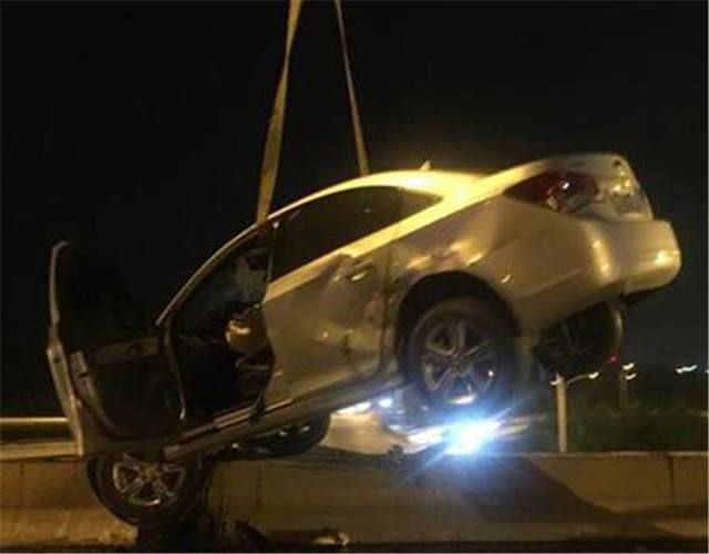 科鲁兹09-14车祸现场,科鲁兹1.4事故车