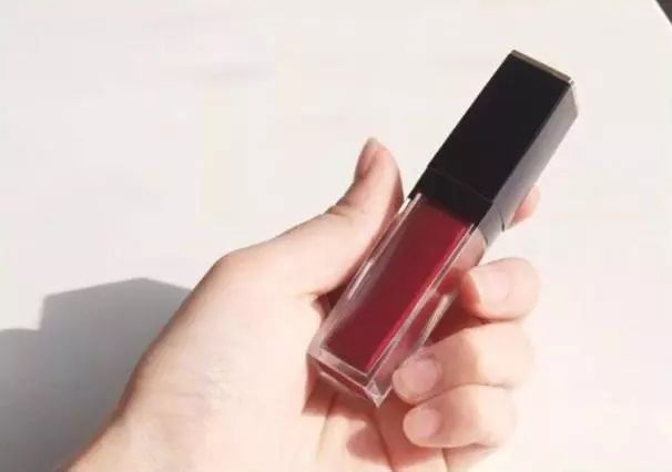 雅诗兰黛口红对比ysl,雅诗兰黛气场全开的口红