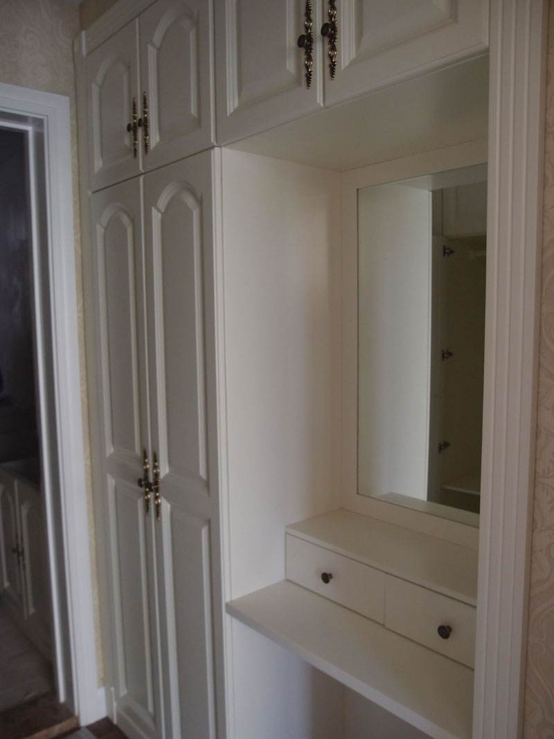 衣柜门选钢化玻璃好还是木的,衣柜门选模压还是烤漆